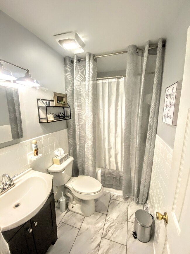 Building Photo - 2925 Center St