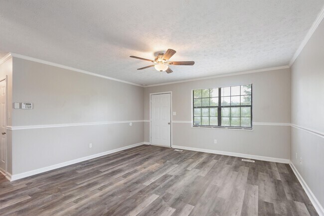 Building Photo - 2832 Vicksburg Ln