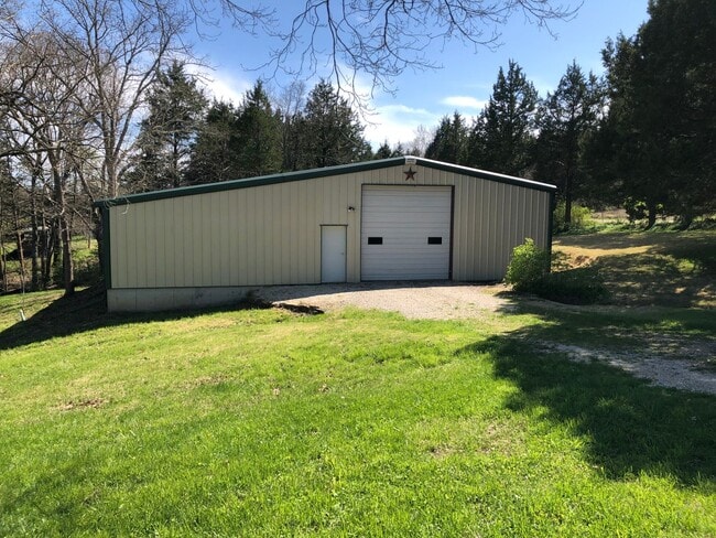 Building Photo - 3 Bedroom 2.5 Bath Home in the country!