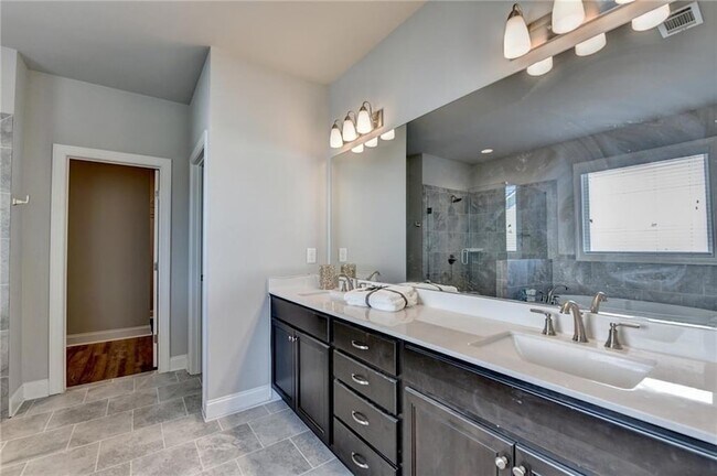 Building Photo - 840 Champagne Ln