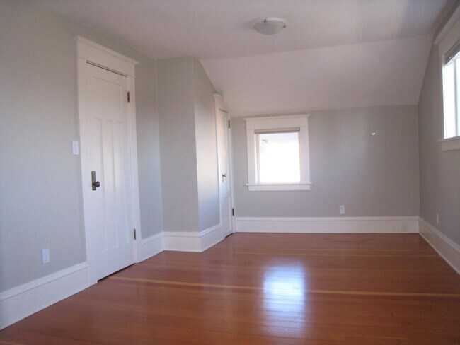 Building Photo - 3Bd/2Ba Seattle Home