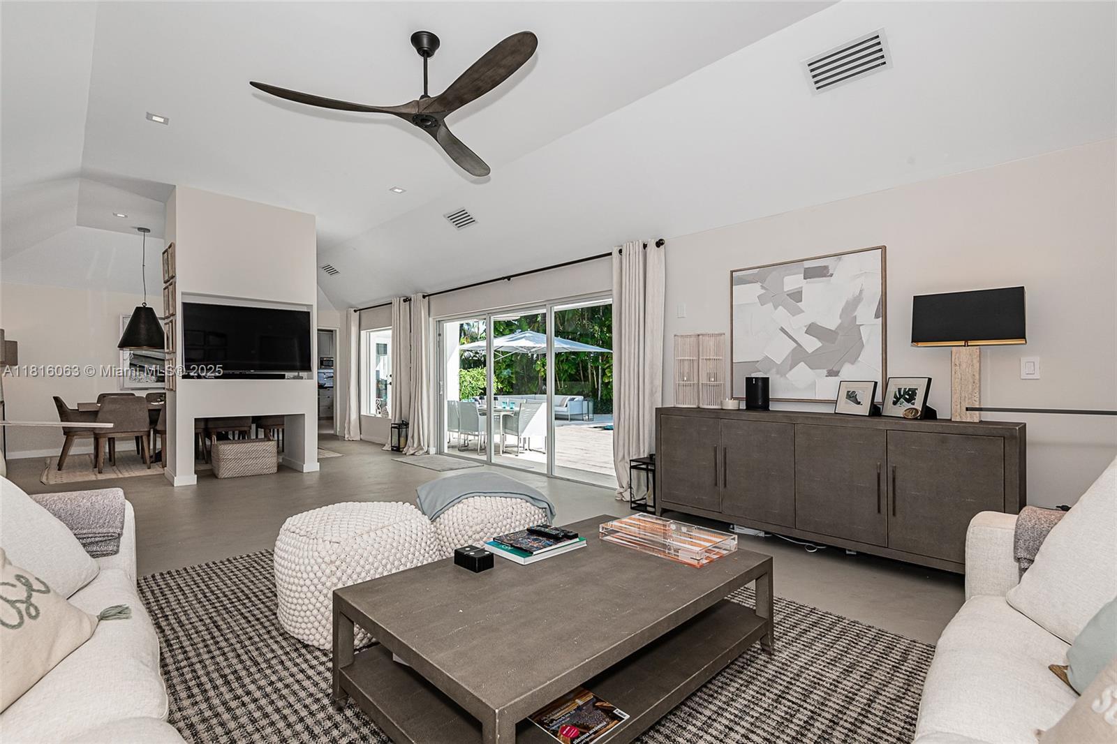 Building Photo - 375 Harbor Ct