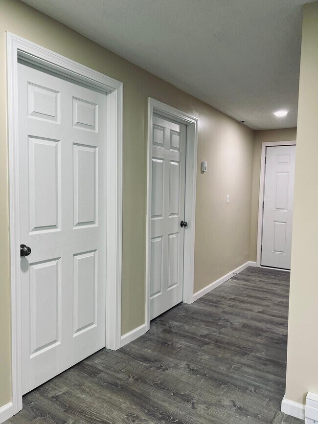 Building Photo - 1036 Chicopee St