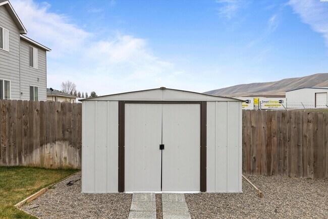Building Photo - 4 BED HOME FOR RENT IN BENTON CITY MOVE-IN...