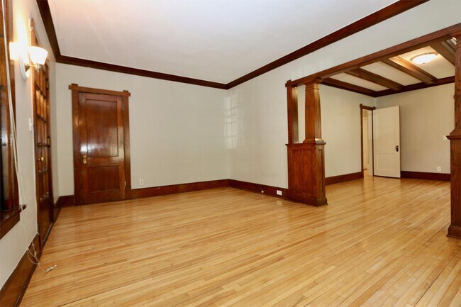 Building Photo - 2223 Harriet Ave