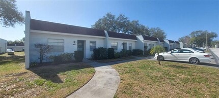 Building Photo - 13850 Oakwood Ln
