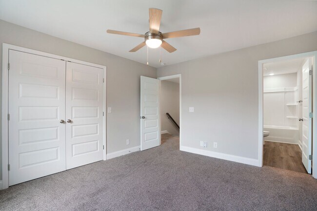 Building Photo - Excell Pointe 2 Bedroom Townhomes
