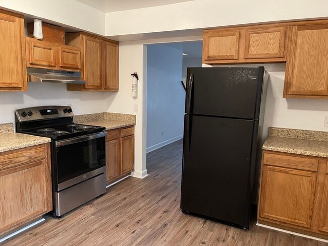 Building Photo - Coleman Place 3-bedroom, 2-bath Condo