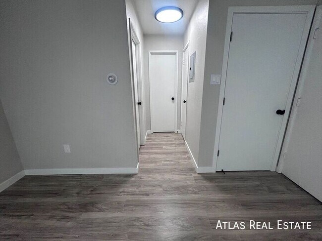 Building Photo - 551 S Fairfax St