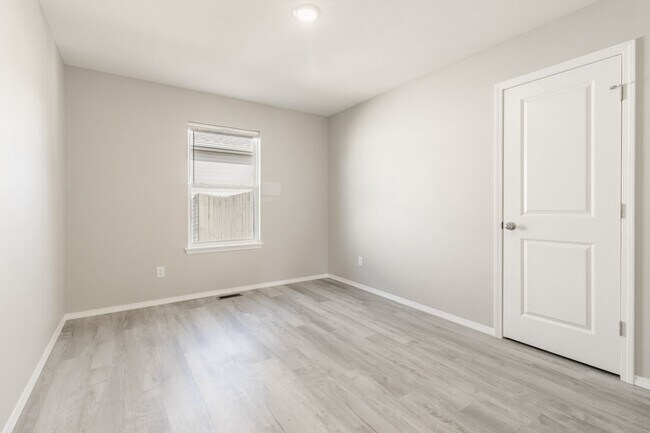 Building Photo - Great four-bedroom home in Northwest Springfield
