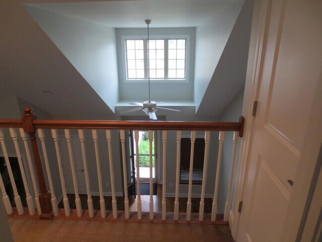 Building Photo - 102 Cypress Cir