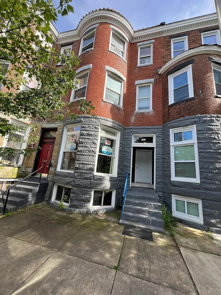 Building Photo - 703 Newington Ave
