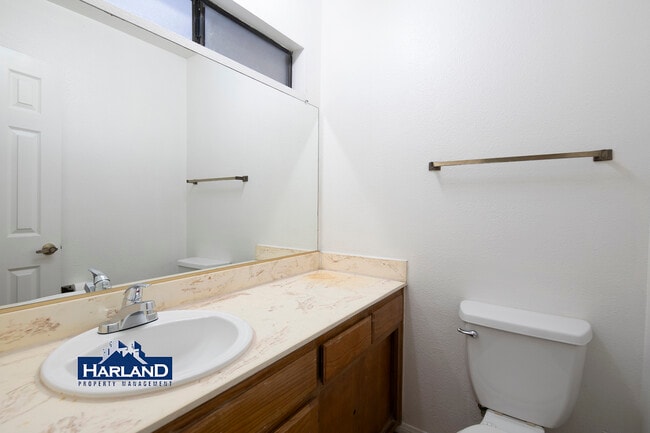 Building Photo - 2027 Emerald St