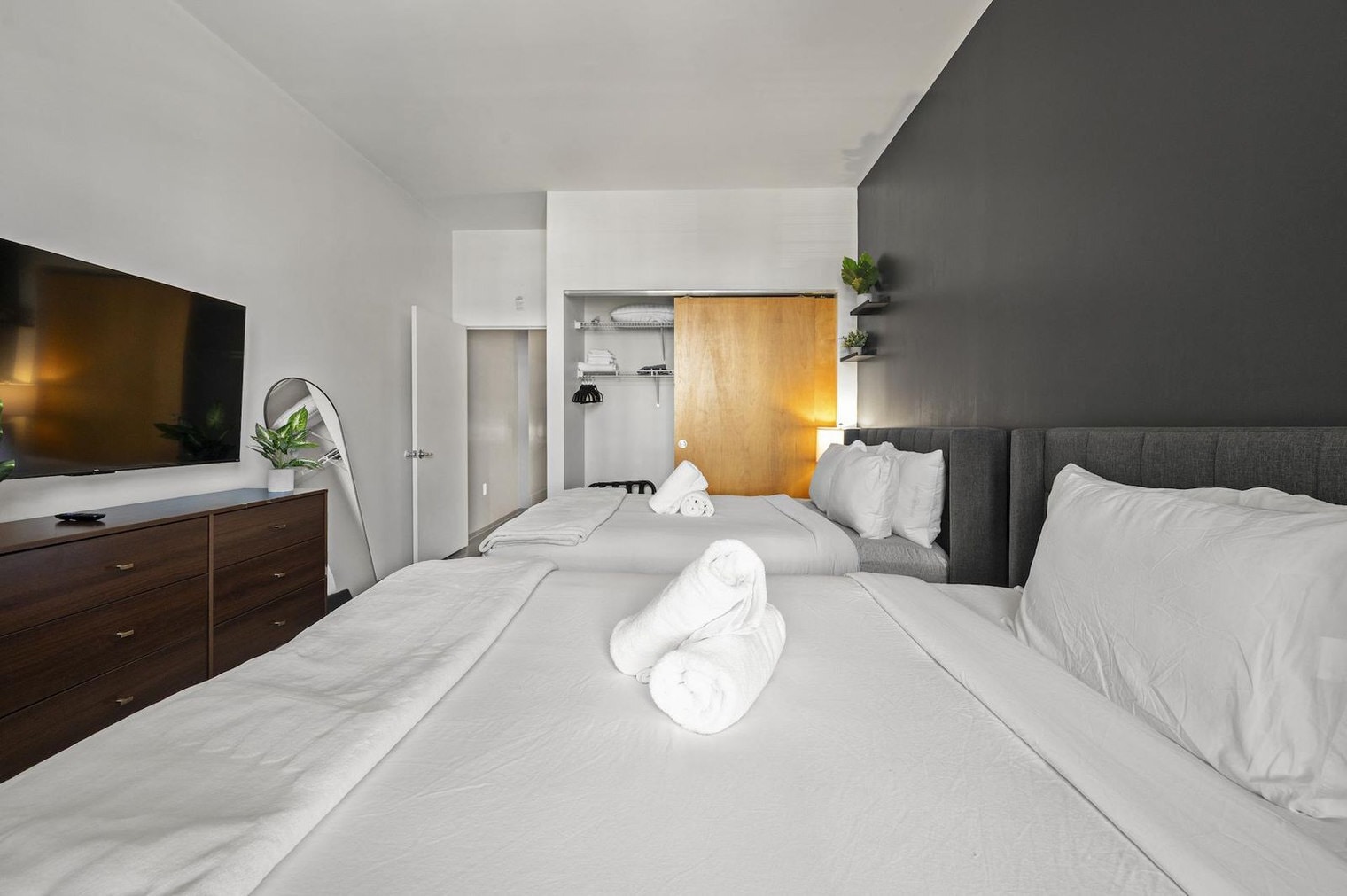 Building Photo - 160 E Berkeley St