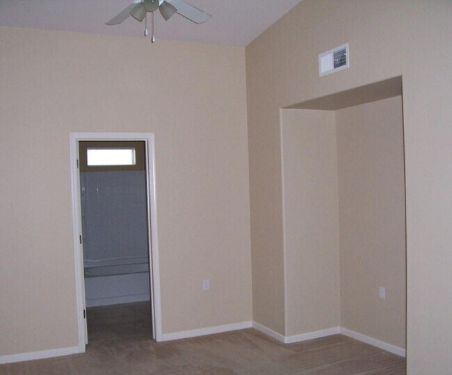 Building Photo - 1920 E Bell Rd