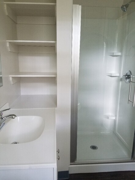 Building Photo - 115 Llenroc Ct