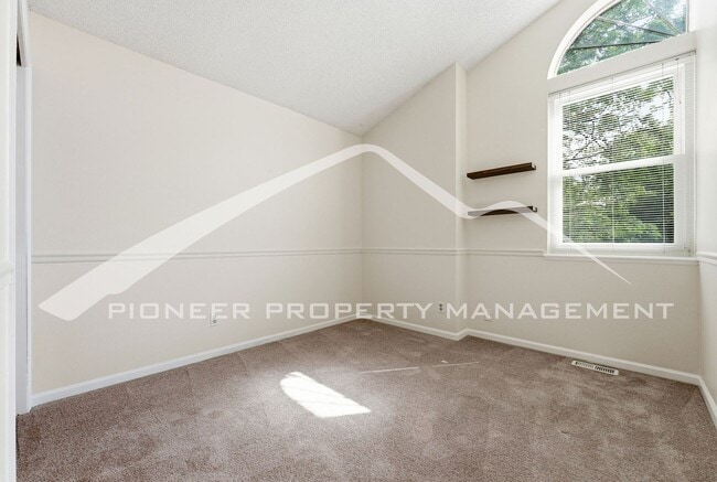Building Photo - Spacious Home with Washer/Dryer and Central AC