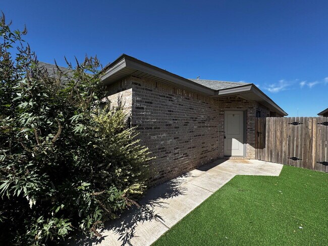 Primary Photo - 2620 135th St