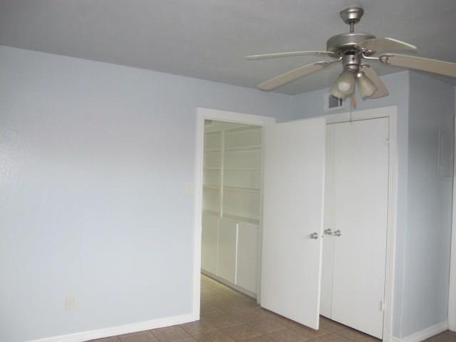 Building Photo - 425 S Oak St