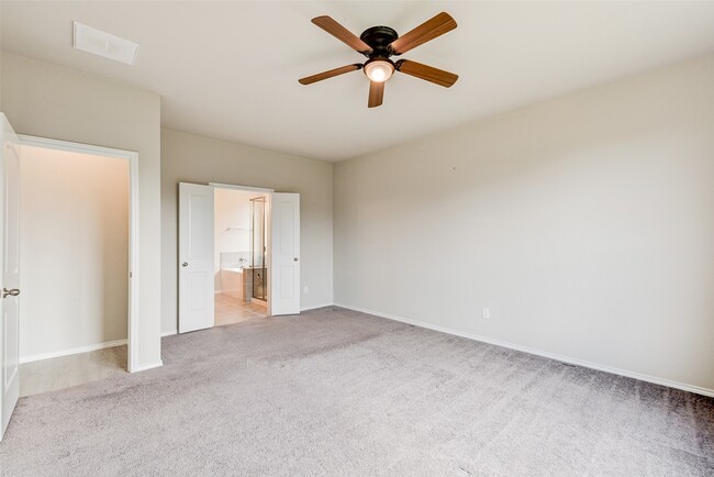 Building Photo - 1910 Hidden Cedar Dr