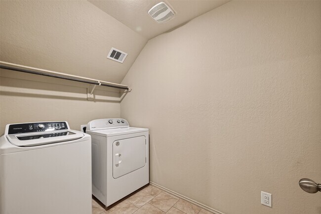 Building Photo - 23506 Umbrella Pine Dr