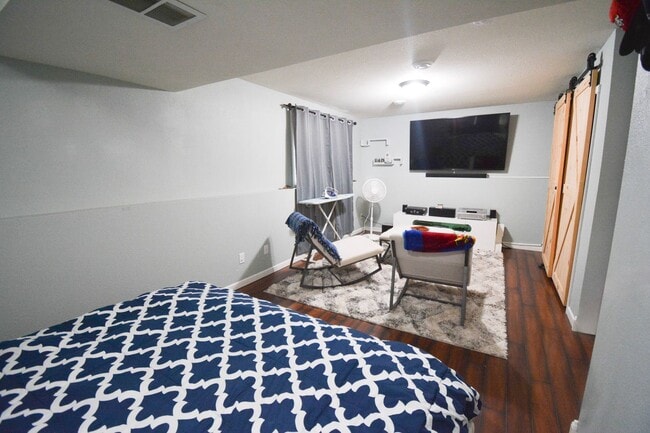 Building Photo - Modern 5-Bedroom Home for Rent in Rochester MN with Garage & Fenced Yard