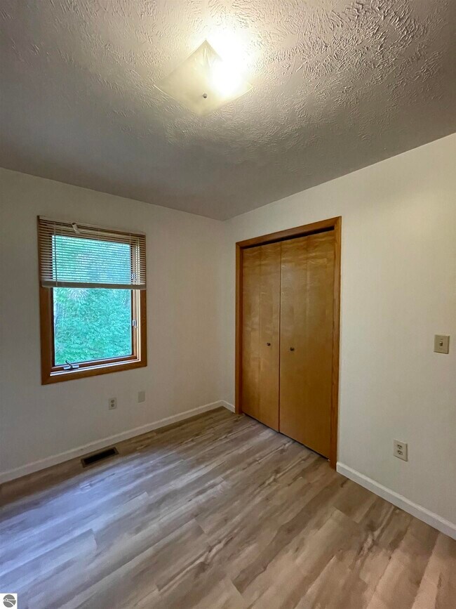 Building Photo - 4227 Summerhill Rd