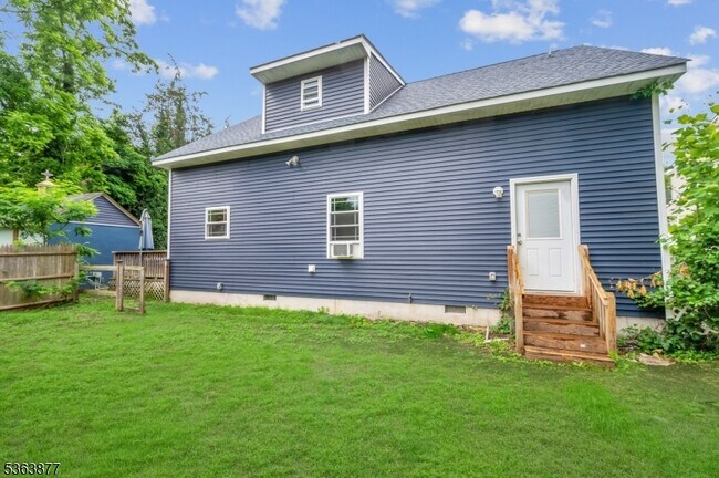 Building Photo - 2 Sefel Ave