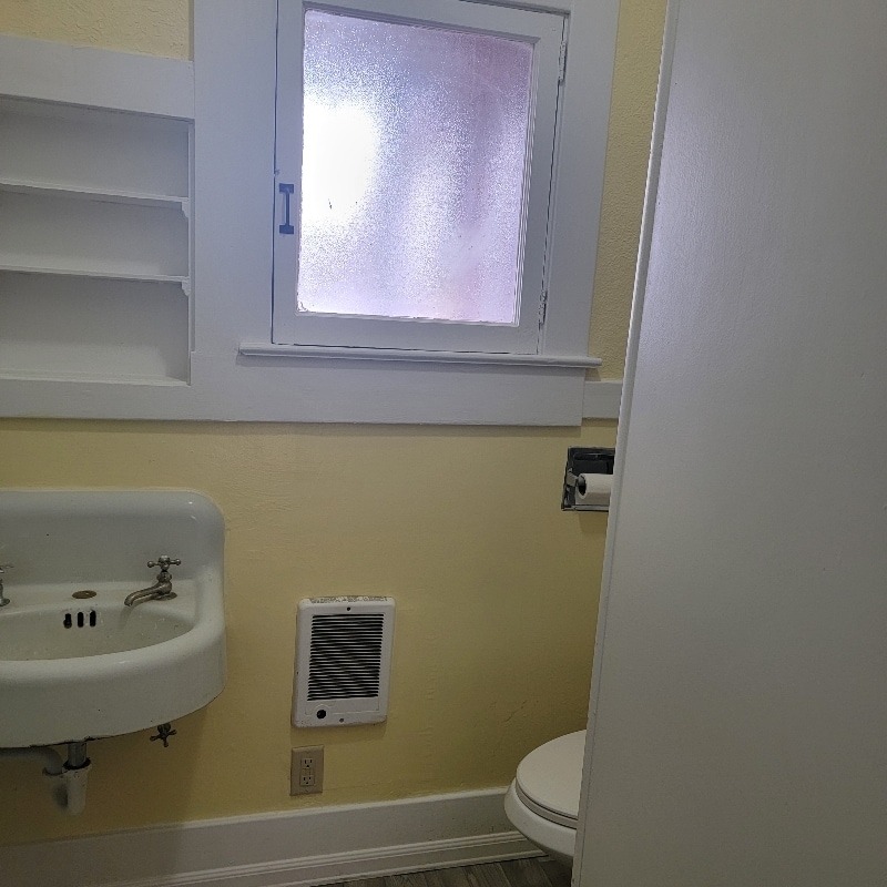 Building Photo - 338 SE Jackson St