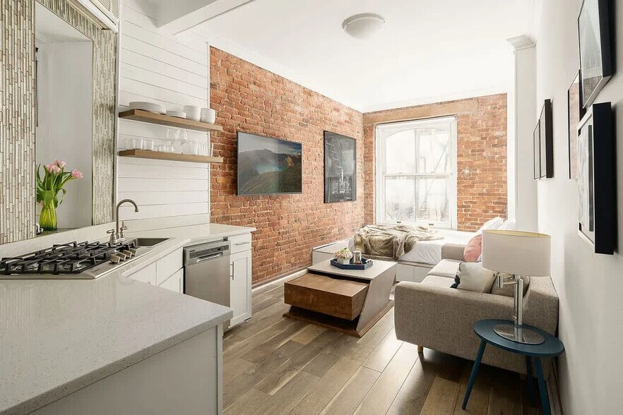 Building Photo - 77 Perry St