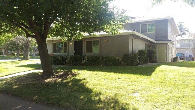 Building Photo - Condo: 2 Bedroom / 1 Bathroom - Citrus Heights