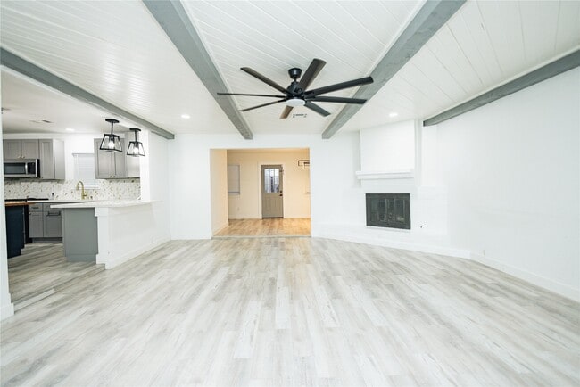 Building Photo - 2202 4th St