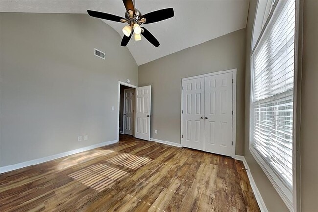 Building Photo - 204 Cambridge Dr