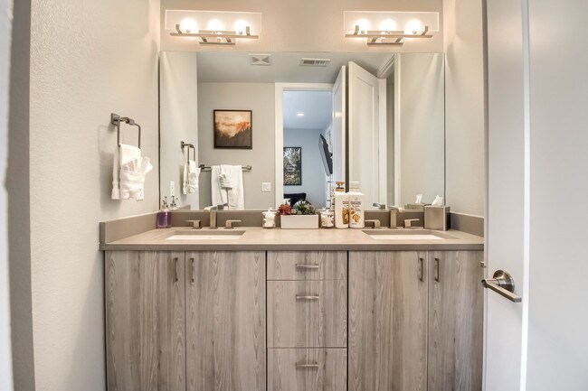 Building Photo - 1323 Elati St