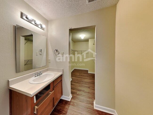 Building Photo - 1909 Beckwith Ln