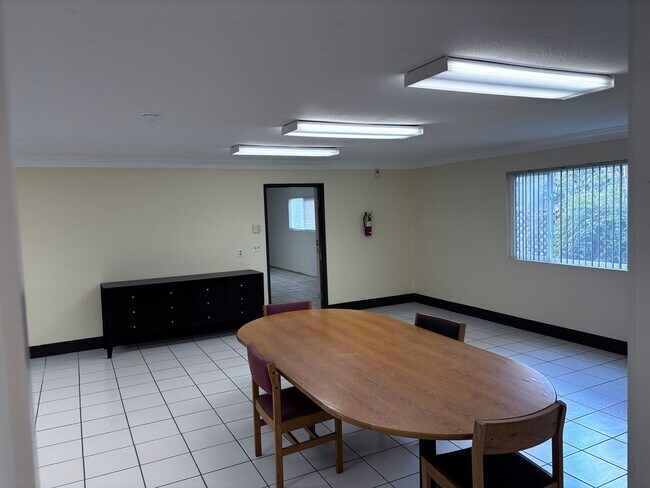 Building Photo - San Marcos 5 Bedroom Home
