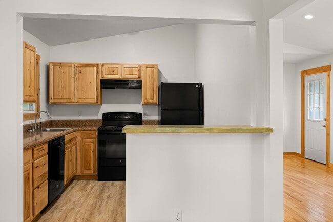 Building Photo - Unique 2-Bedroom, 1-Bathroom with Loft Spa...