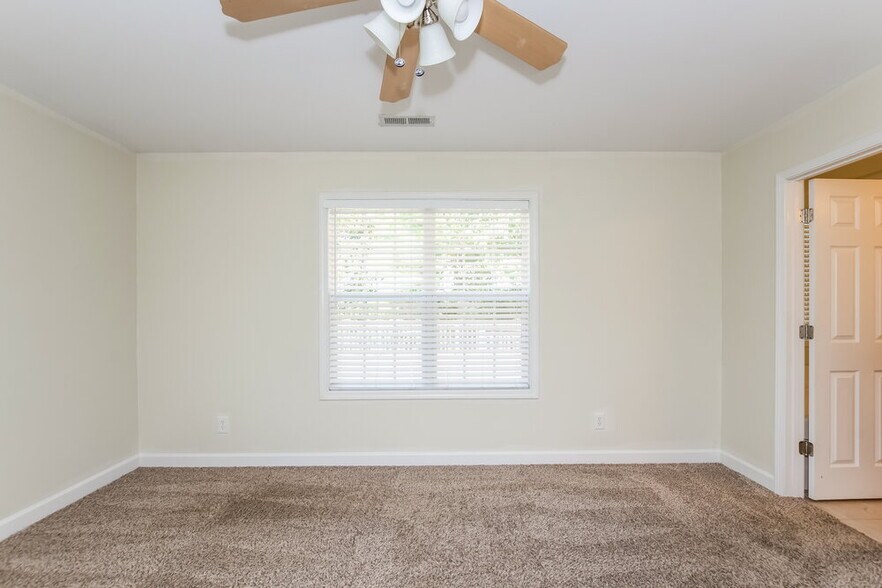 Building Photo - 2970 Deep Cove Dr NW