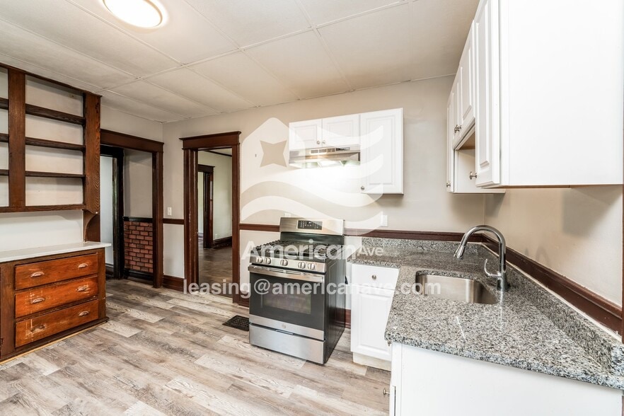 Building Photo - 40 Lux St