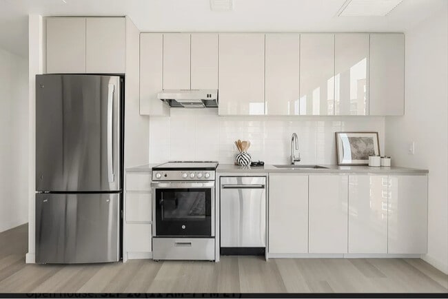 Building Photo - 98-10 63rd Rd