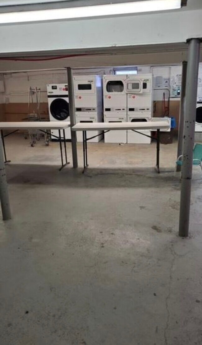 Building Photo - 175 N Main St