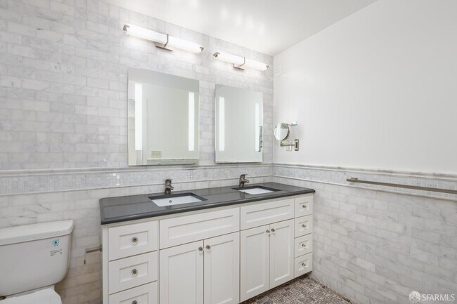 Building Photo - 246 2nd St