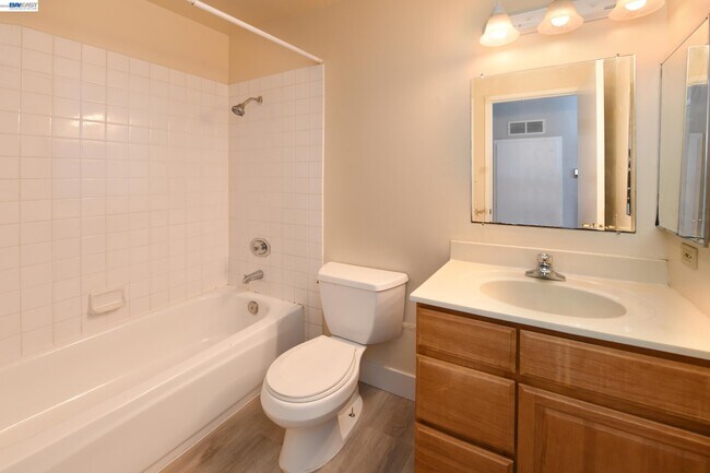 Building Photo - 2716 Adeline St