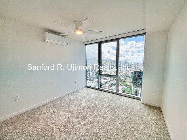 Building Photo - lion4301