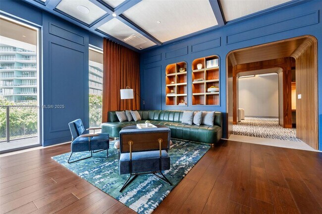 Building Photo - 2655 S Bayshore Dr