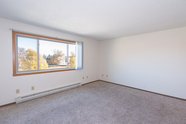 Fargo, ND Hartford Apartments | 11A | Living - Hartford