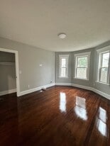 Building Photo - 42 Irwin St