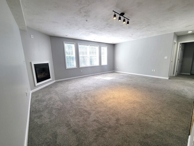 Building Photo - 70 Oak St Ext