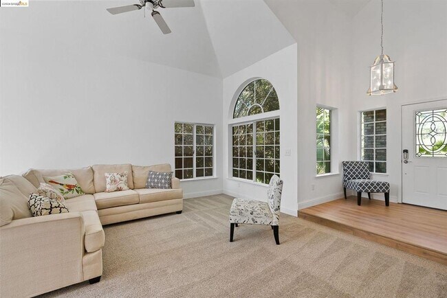 Building Photo - 5 BED 3 BATH HOME ON THE DISCOVERY BAY GOLF COURSE, ALL UPDATED THROUGH OUT. COME MAKE THIS YOUR ...