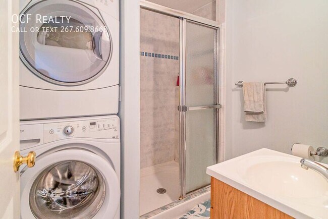 Building Photo - 3640 Calumet St